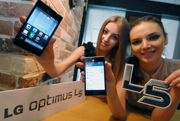 LG Optimus L5. 580x390 LG launches four new Smartphones in India Optimus 4X HD along with Optimus L7, L5 and L3   Live Video