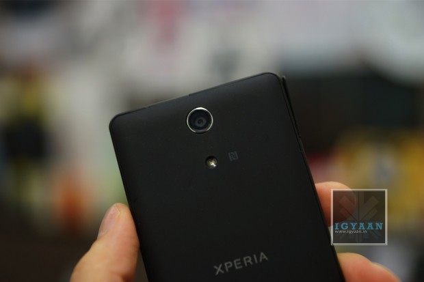 Sony Xperia Zr unboxing 6